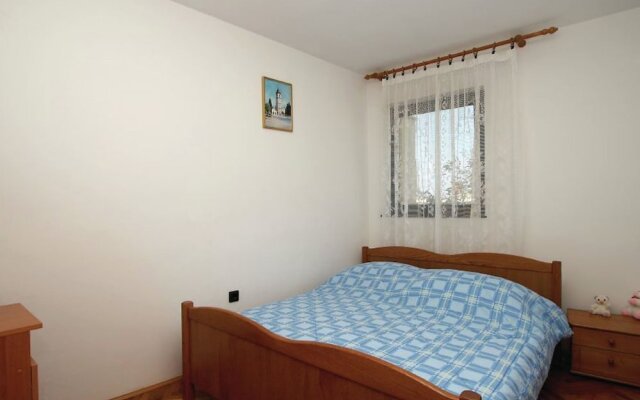 Apartment with Balcony in Peroj, 1 Km From the Beach And 3 Km From Fazana