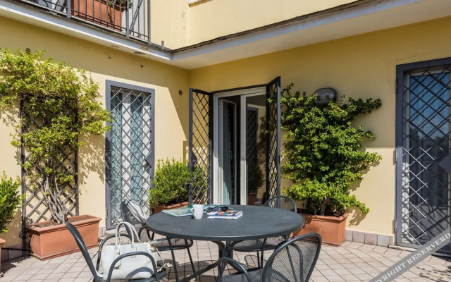 Crosti Apartments Hotel