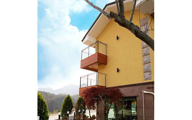 Yeongwol River Palace Pension