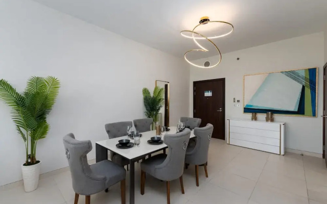 Urban 1BR Palm Apt w Beach Access