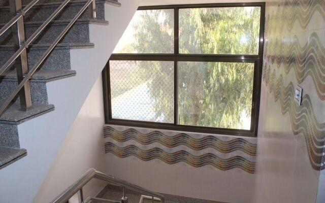 Hotel Bajaj Lake Palace