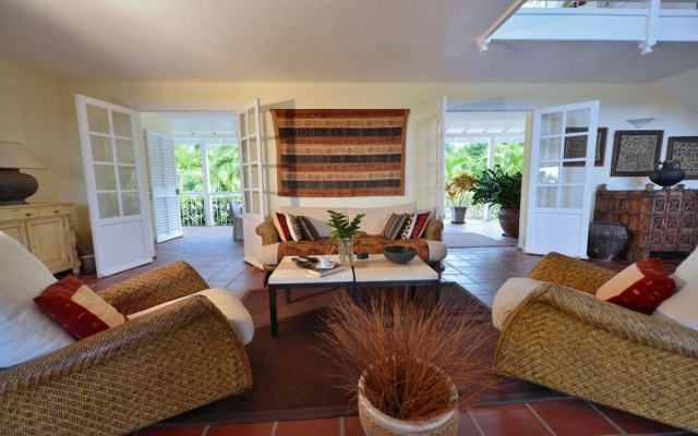 Tropical Villa w/ Pool in Exclusive Enclave, AC, Free Wifi, Pool, Concierge Service, Near Beach! — фото 3