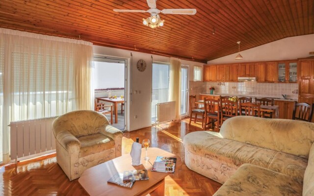 Beautiful Home in Nemira With Jacuzzi, Wifi and 2 Bedrooms