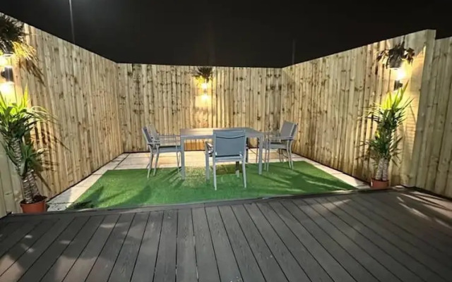 Immaculate 4-bed Detached House in Bootle