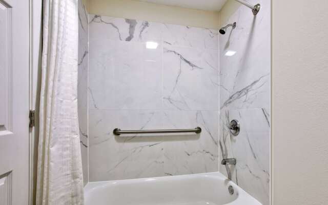 Super 8 by Wyndham Palestine