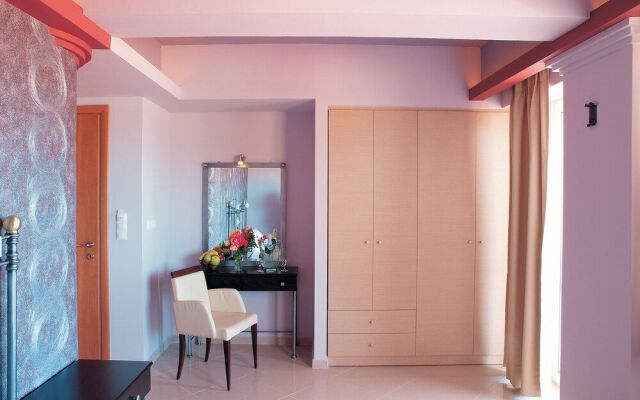 Niriides Beach Hotel