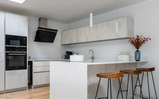 Priory Road III by Onefinestay