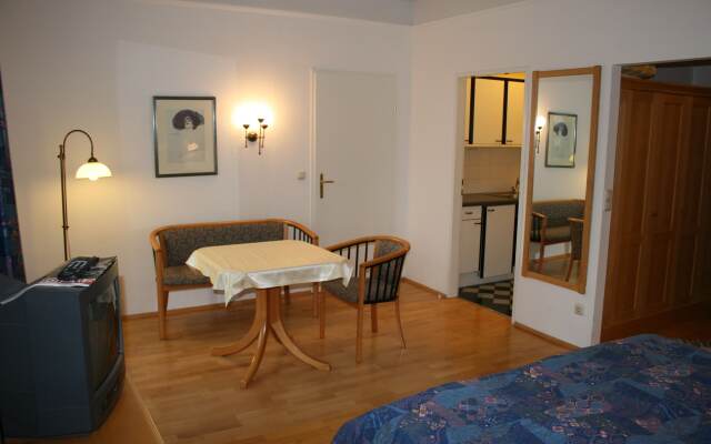 Romantik Residenz Ferienwohnungen Hotel Im Weissen Rössl