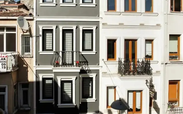 Taksim Doorway Suites
