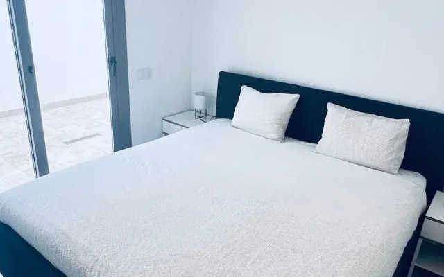 Spacious Villa in Villamartin for 6