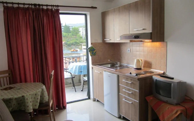 Apartment on Vitodolska 4