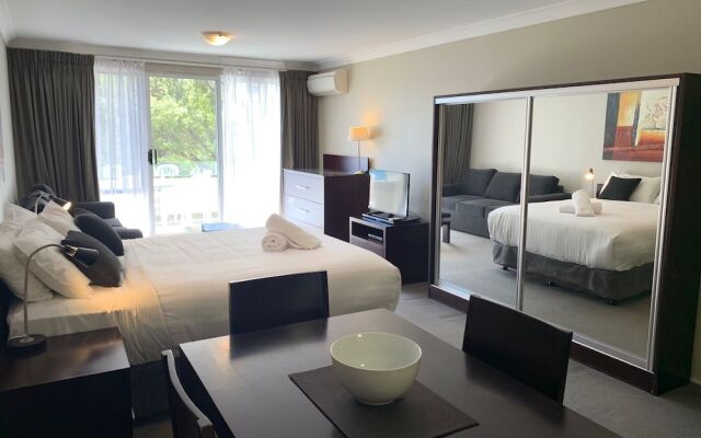 Horizons 115 - Lake Jindabyne Waterfront