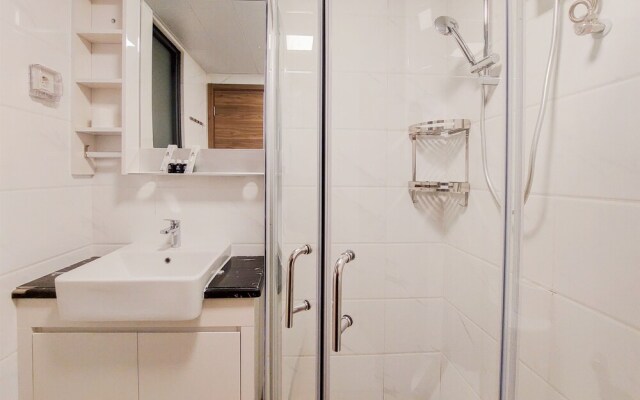 Homey And Spacious 3Br Sky House Bsd Apartment