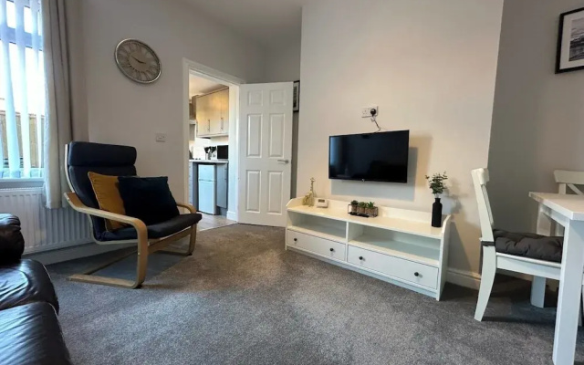 Storey Apartment - Downstairs 2bed Flat