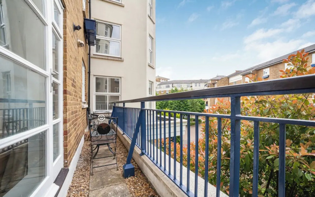 The Canary Wharf Flat