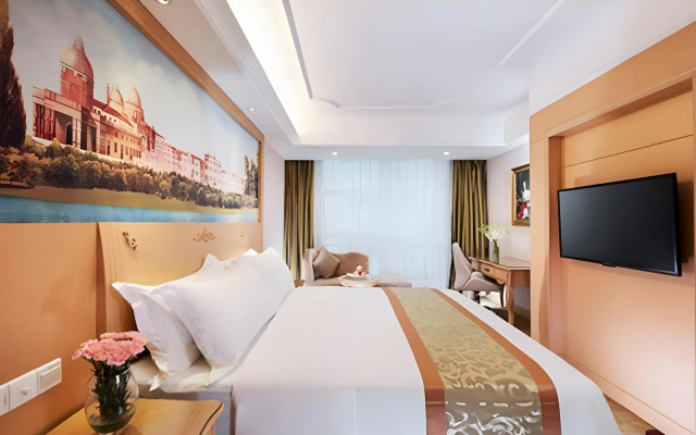 Vienna Hotel Shenzhen Longhua Qinghu Road Branch – Guest Rooms – Shenzhen