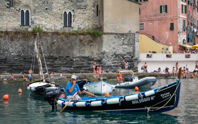 Camaella Luxury Studio