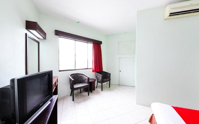 OYO 43955 N9 Business Hotel