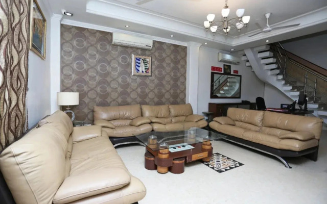 OYO 14789 Kempinski Wide