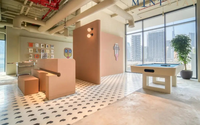 Modern 1BR w Balcony in Business Bay