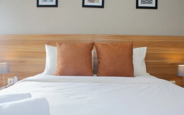 Wonderful 1Br Apartment At Mustika Golf Residence