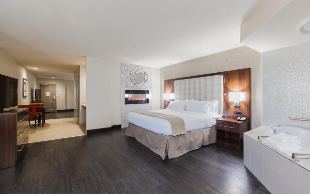 Holiday Inn Express & Suites Eureka by IHG