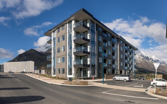 Executive 2 Bedroom Apartment Remarkables Park