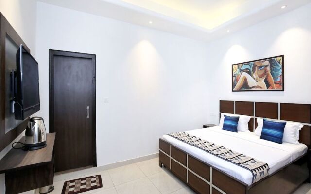 OYO 13307 Home Luxury Stay Shoghi
