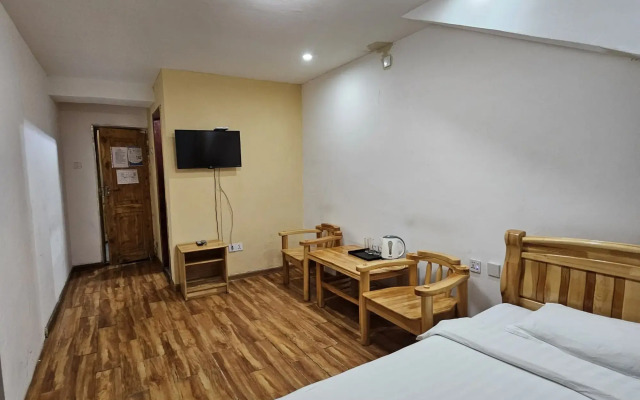 Land Hotel