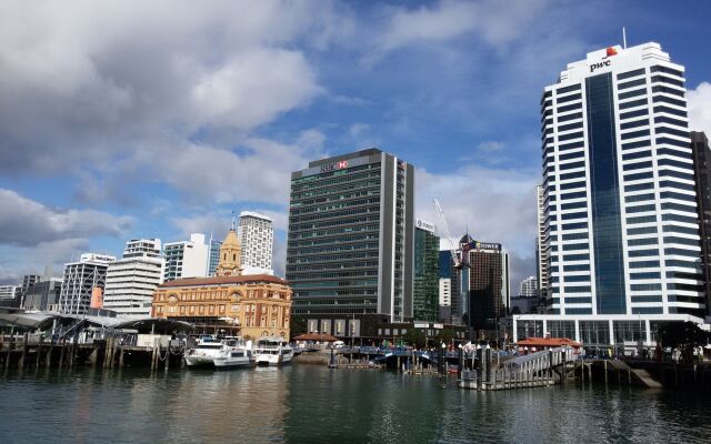 Sea View Princes Wharf Apartments