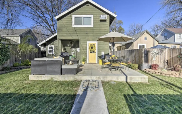 Ideally Located Chico Home - Fire Pit & Grill