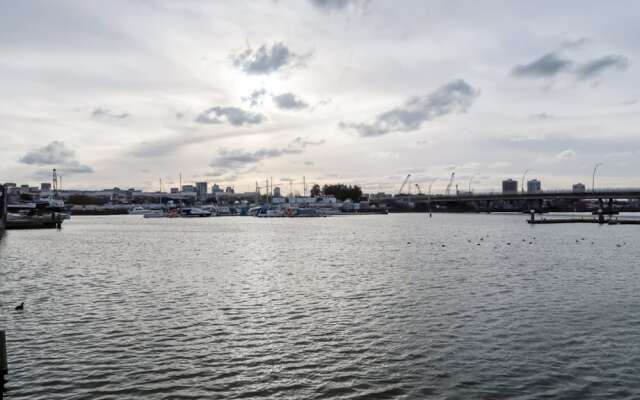 Latitude Court Deluxe Guest Room