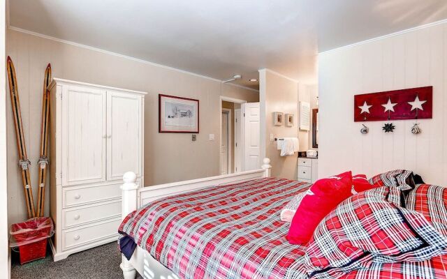 Spacious, Upgraded 2 Bdr W/ Fireplace & Hot Tub Access 2 Bedroom Condo by RedAwning