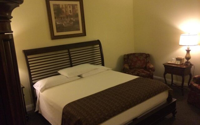 The City Hotel Bar & Grill