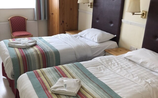 Waters Edge Hotel