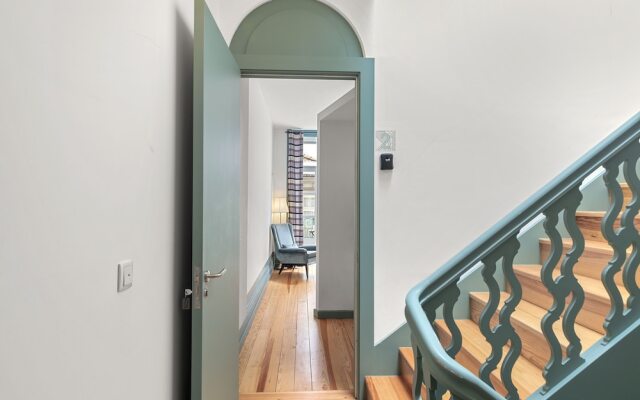 B.Places Apartments