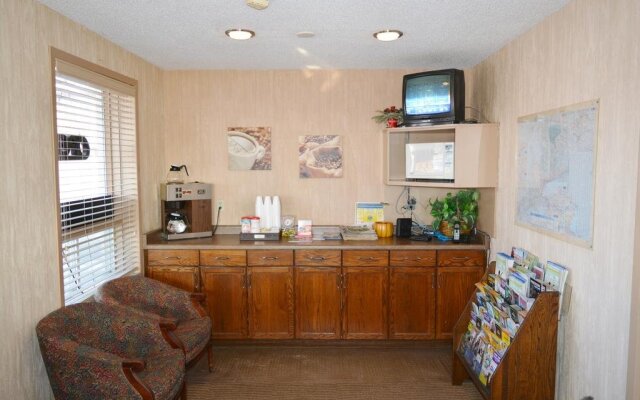 Strathroy Motor Inn