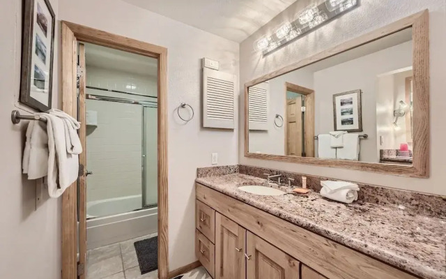1147 Flying Dutchman 1 Bedroom Condo