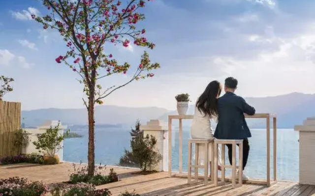 Dali Verdant Whisper·Stone Hill Seaview Inn