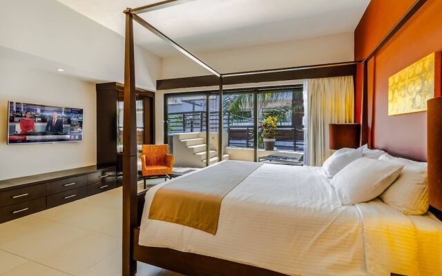 Beachfront! Luxury! 2 BR, W/ Plunge Pool. Paradise