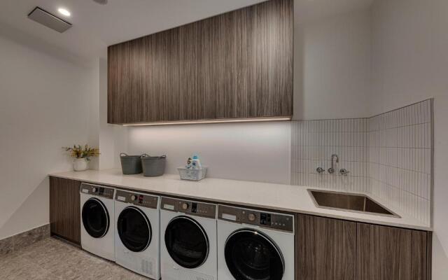 Littomore Suites Kingswood