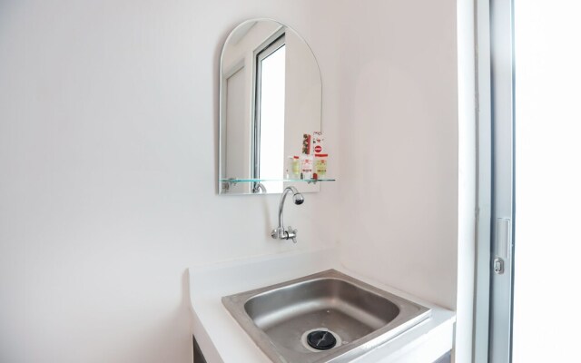 Oyo 129 Bassura City Apartment