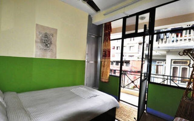 Metro Eco Hotel