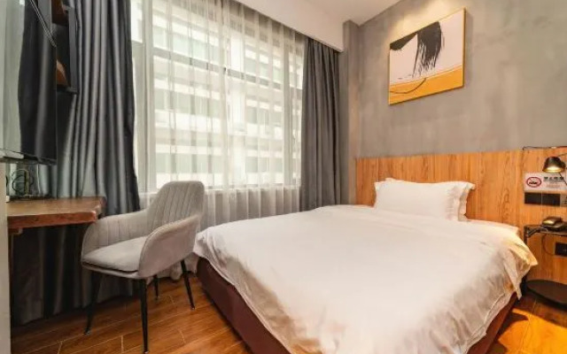 Maia Hostel