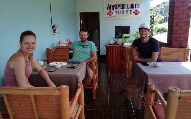 Anyaman Lanta House