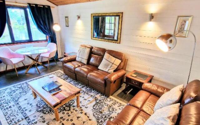 Magpie 5 Hot Tub HuntersMoon-Warminster-Bath-Wiltshire