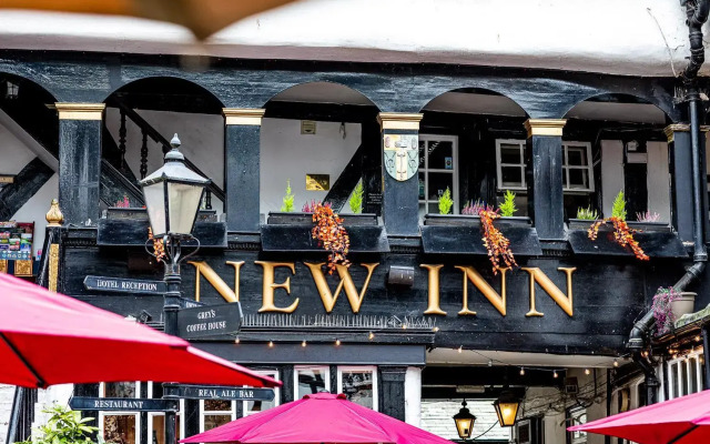 The New Inn by Roomsbooked