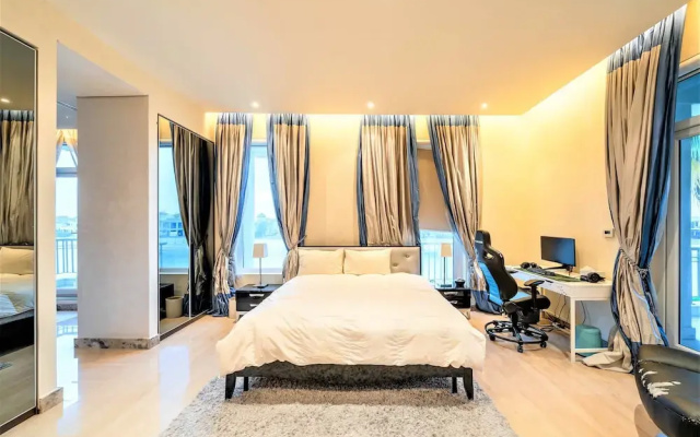 Ultimate Luxury sea front villa with private pool Palm Jumeirah