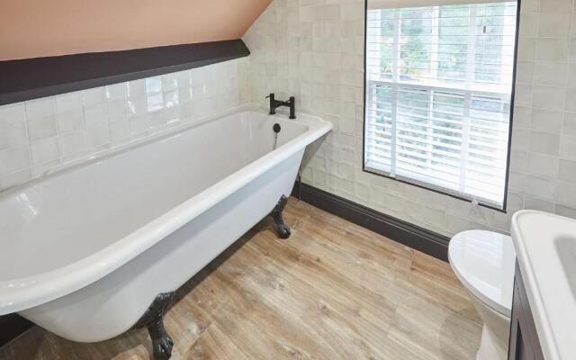 Host Stay Toffee Crackle House