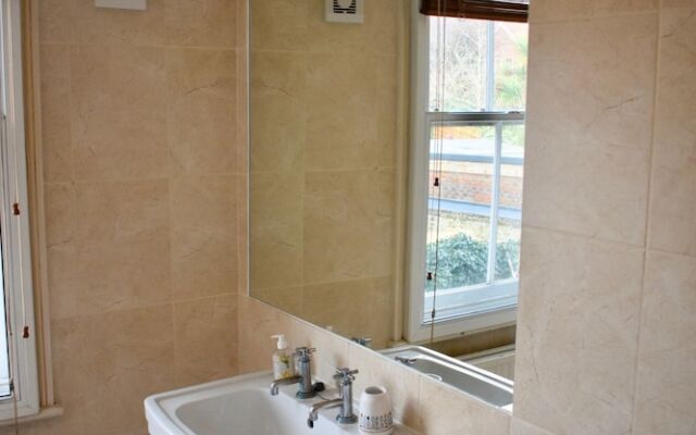 4 Bedroom Townhouse Near the Beach